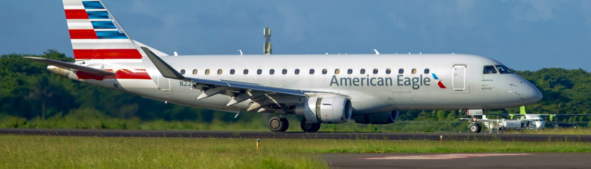 ERJ-175LR American Eagle N228NN