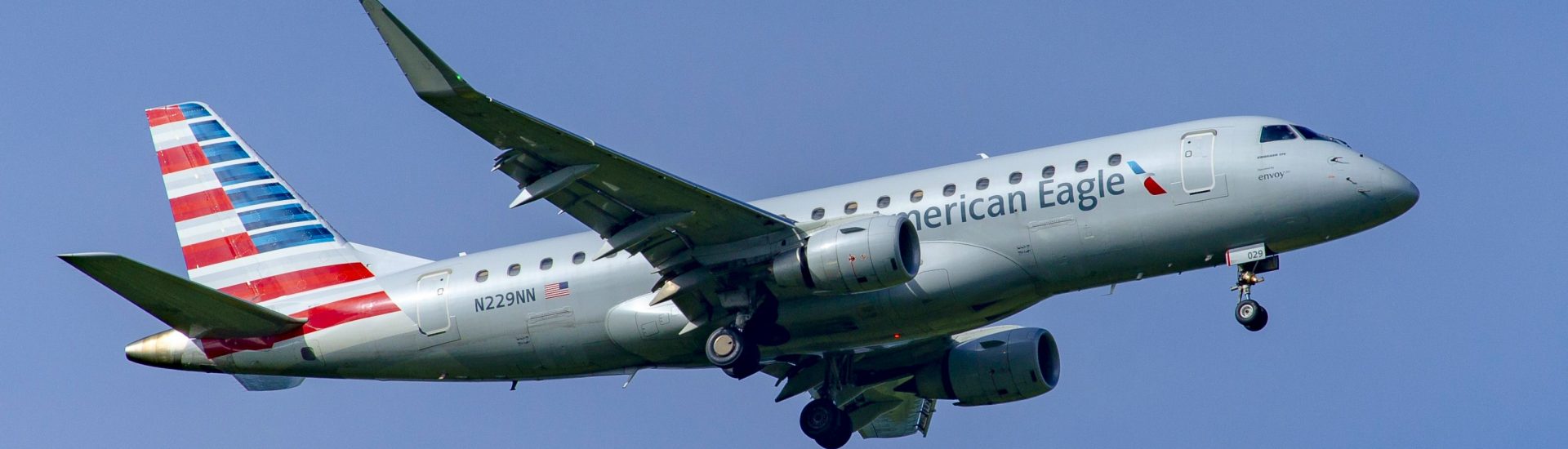 ERJ-175LR American Eagle N229NN