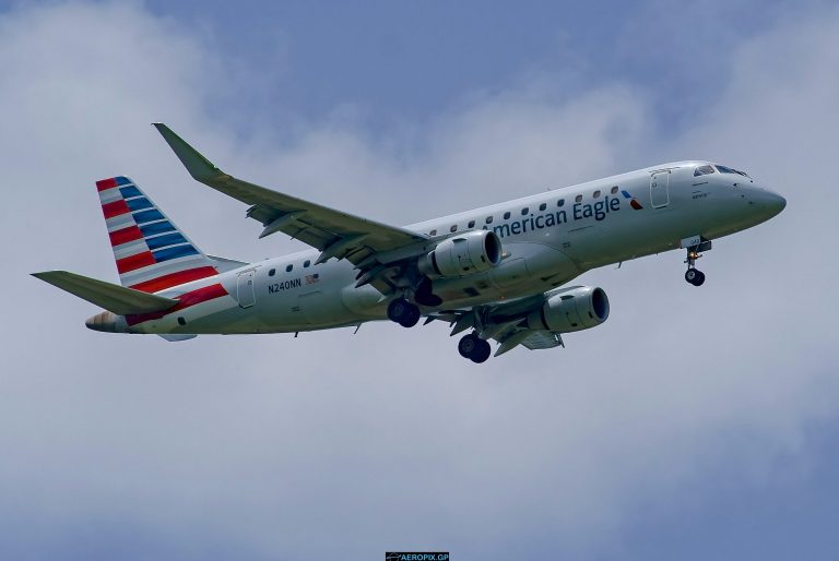 ERJ-175LR American Eagle N240NN