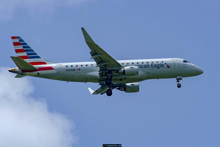 ERJ-175LR American Eagle N240NN