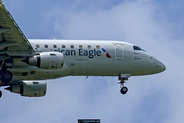 ERJ-175LR American Eagle N240NN