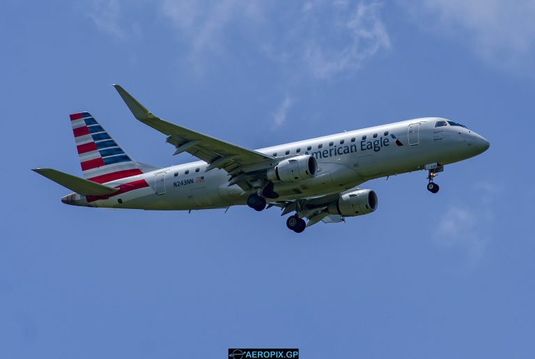 ERJ-175LR American Eagle N243NN