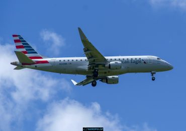 ERJ-175LR American Eagle N243YX
