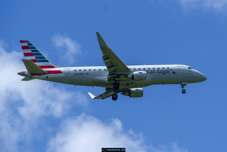 ERJ-175LR American Eagle N243NN