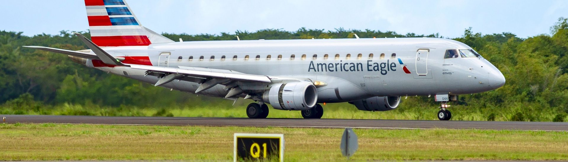 ERJ-175LR American Eagle N244NN