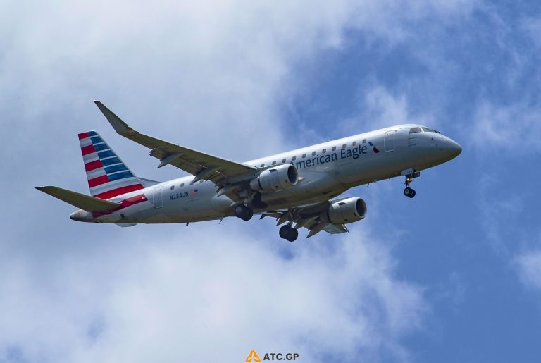 ERJ-175LR American Eagle N284JN