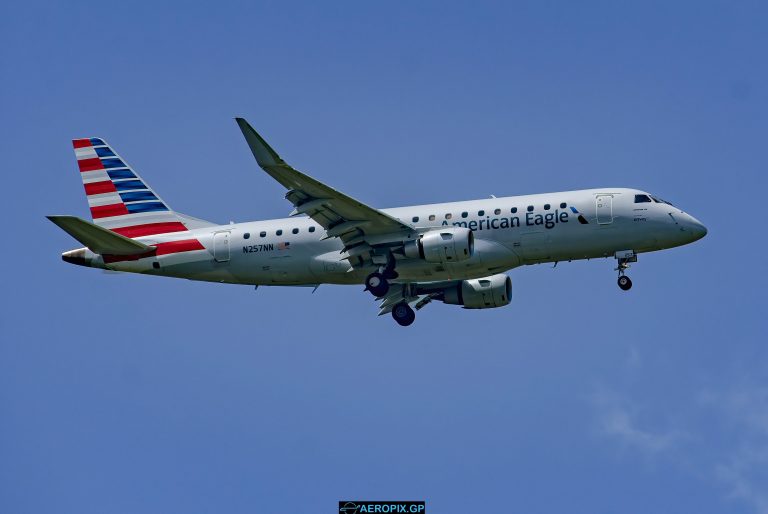 ERJ-175LR American Eagle N257NN