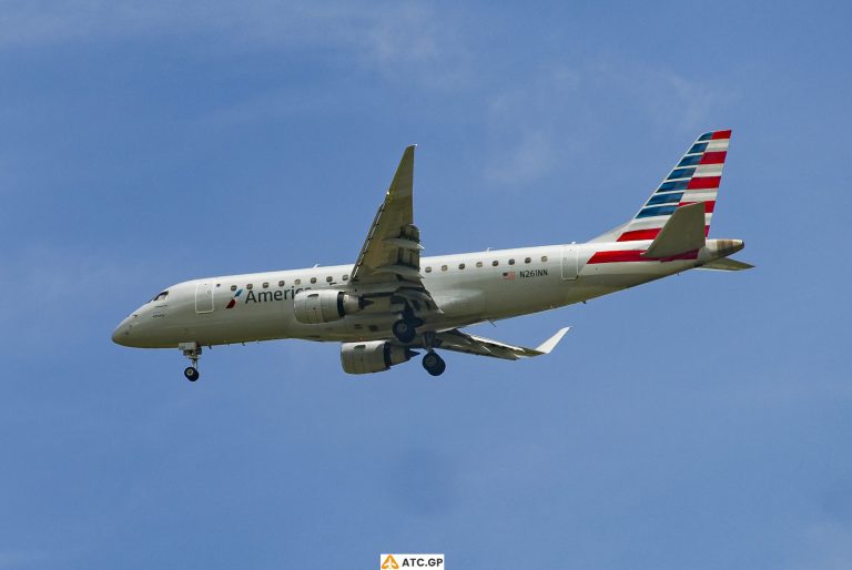 ERJ-175LR American Eagle N261NN