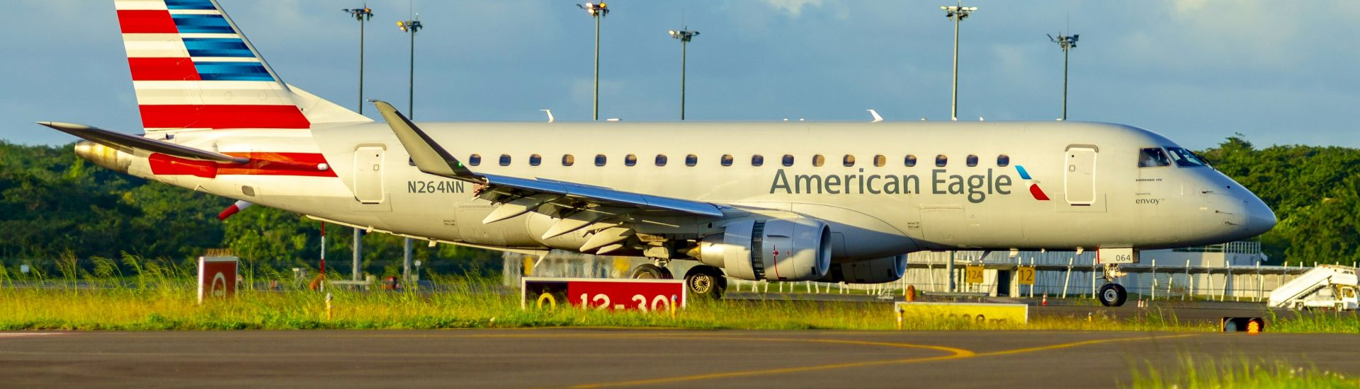 ERJ-175LR American Eagle N264NN