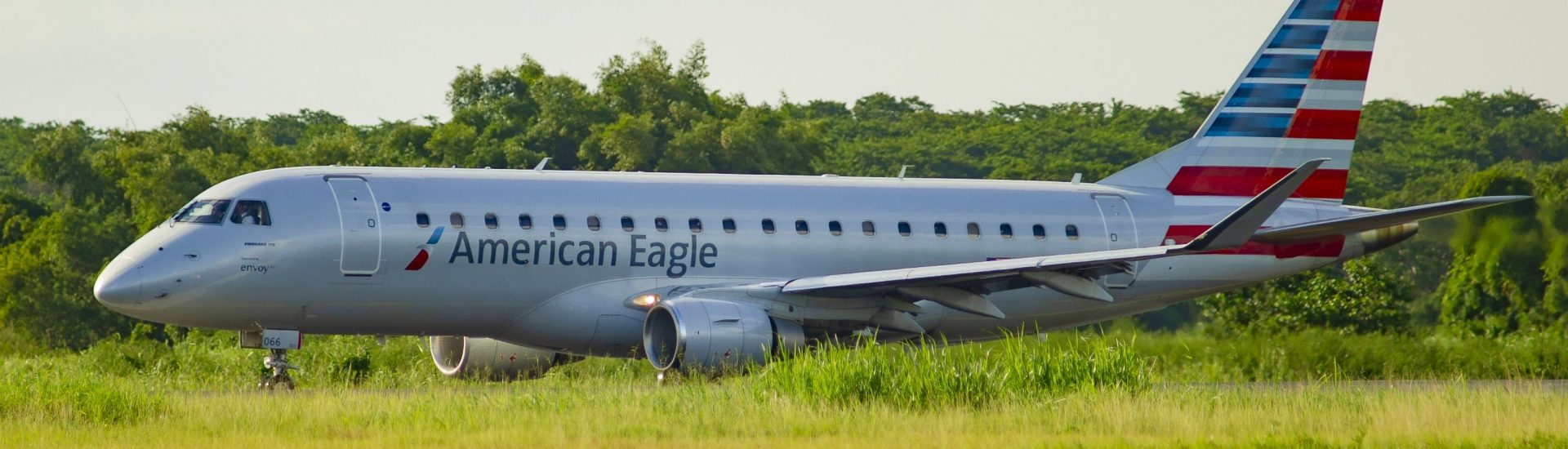 ERJ-175LR American Eagle N266NN