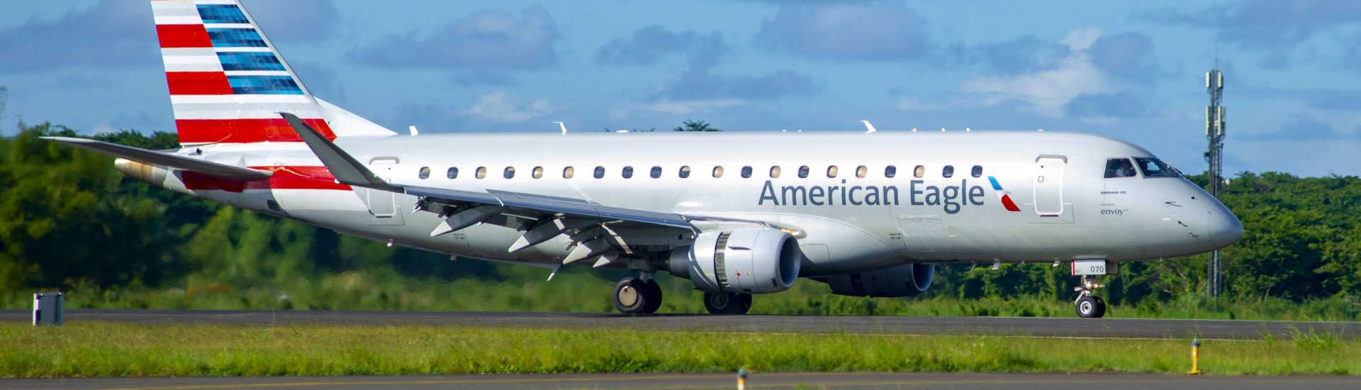 ERJ-175LR American Eagle N270NN