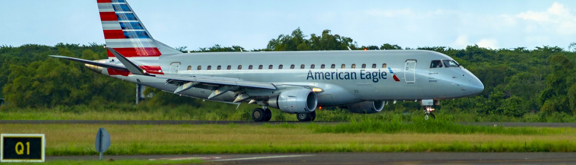 ERJ-175LR American Eagle N271NN