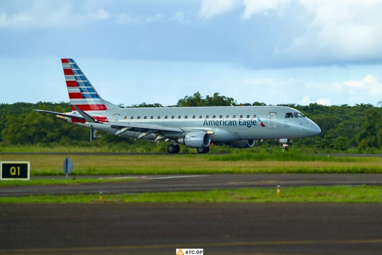 ERJ-175LR American Eagle N271NN