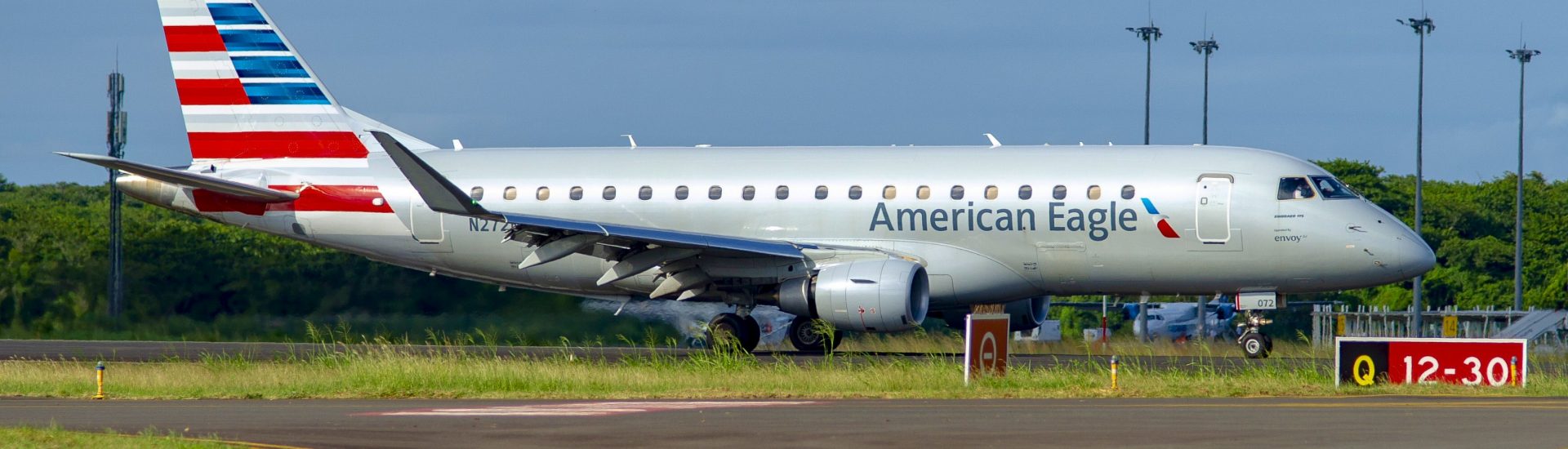 ERJ-175LR American Eagle N272NN