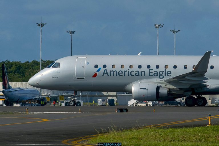 ERJ-175LR American Eagle N277NN