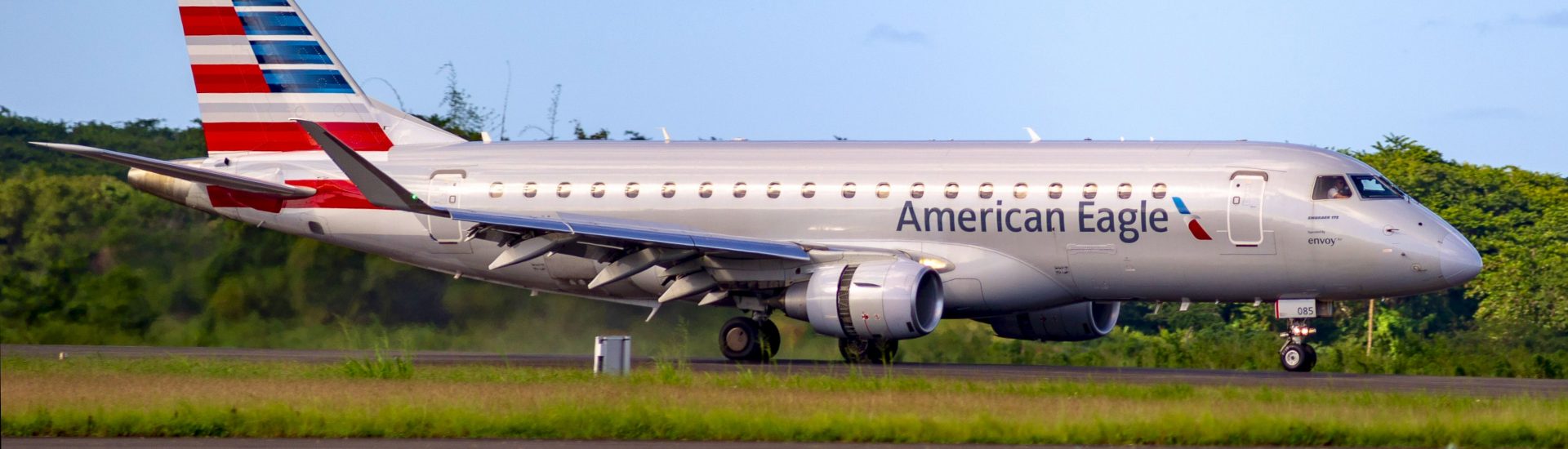 ERJ-175LR American Eagle N285NN