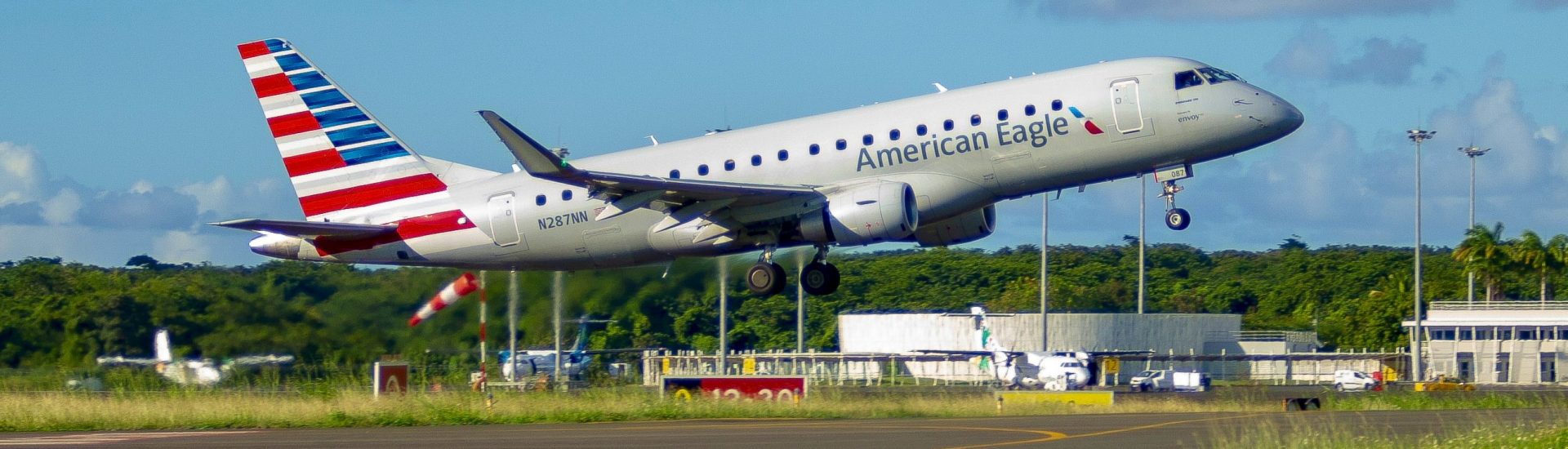 ERJ-175LR American Eagle N287NN