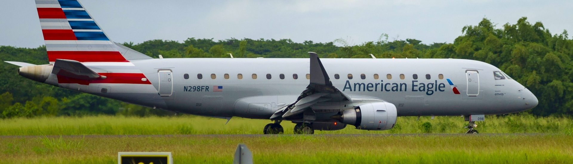 ERJ-175LR American Eagle N298FR