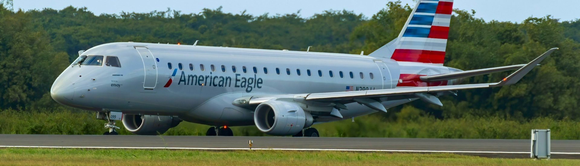 ERJ-175LR American Eagle N299JJ