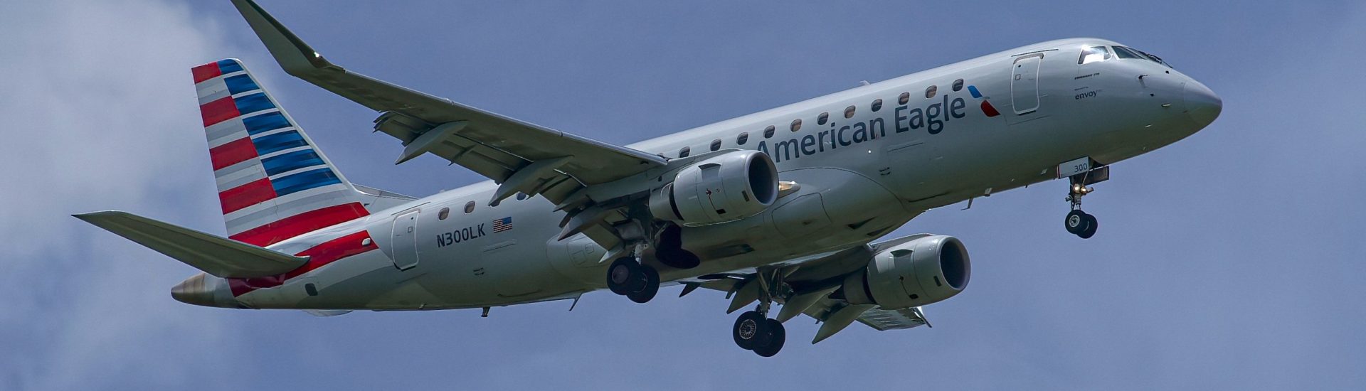 ERJ-175LR American Eagle N300LK