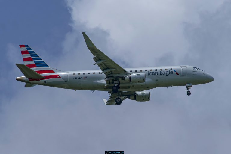 ERJ-175LR American Eagle N300LK