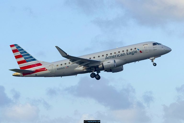 ERJ-175LR American Eagle N300LK