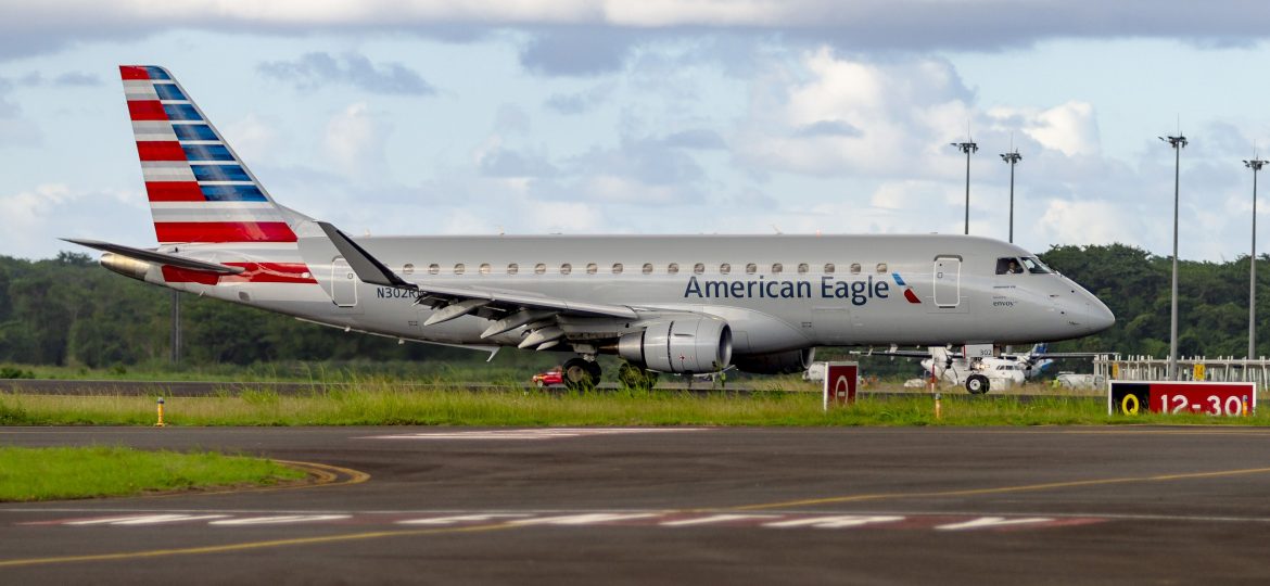 ERJ-175LR American Eagle N302RN