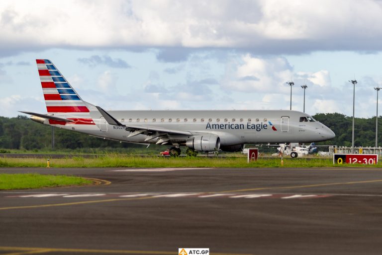 ERJ-175LR American Eagle N302RN