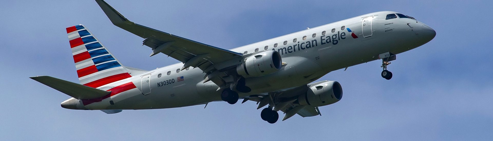 ERJ-175LR American Eagle N303DD