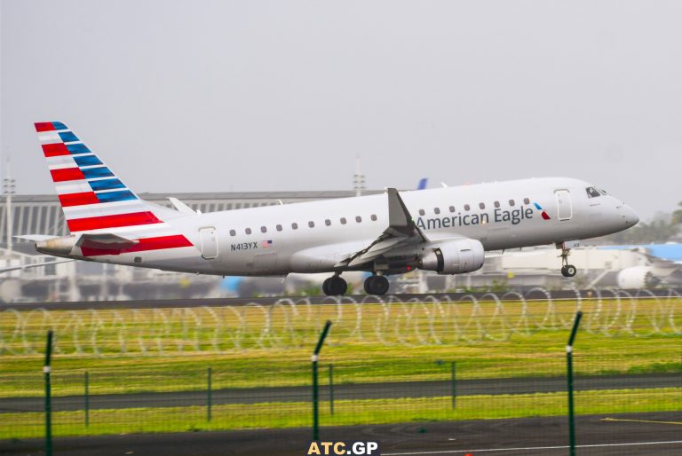 ERJ-175LR American Eagle N413YX