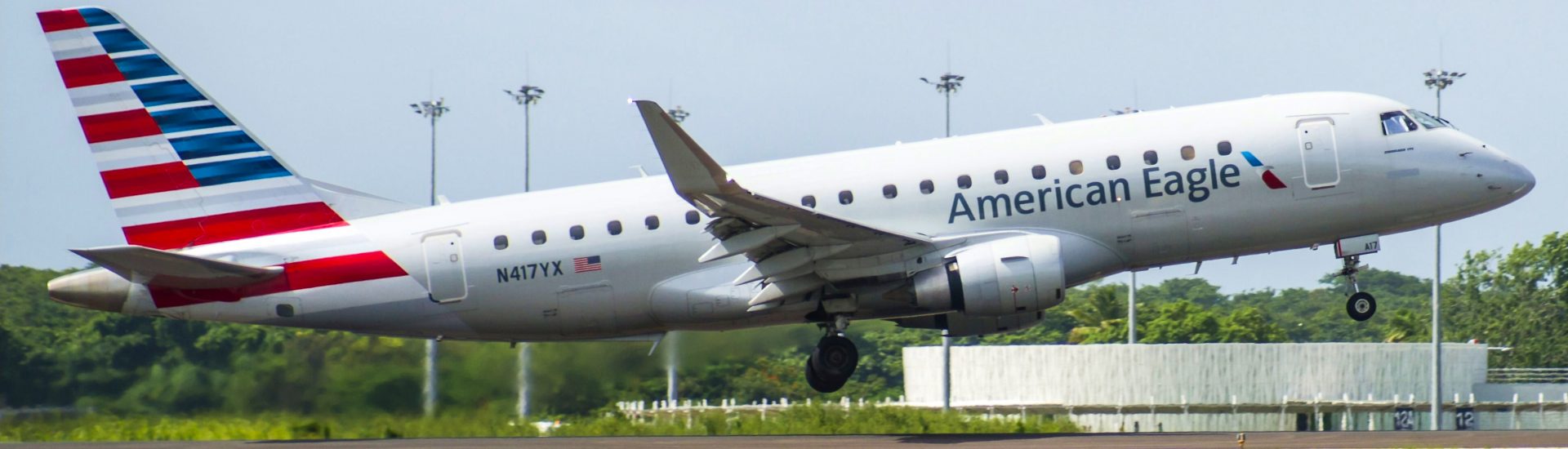 ERJ-175LR American Eagle N417YX