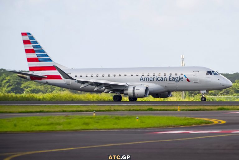 ERJ-175LR American Eagle N421YX