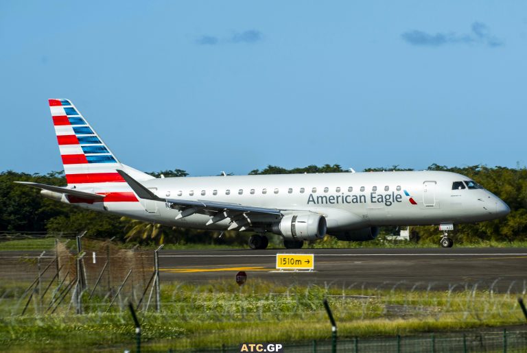 ERJ-175LR American Eagle N422YX