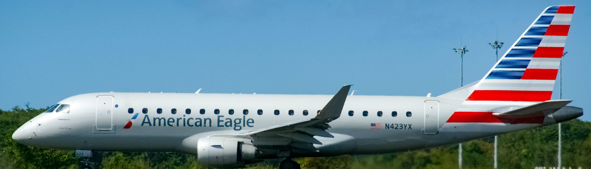 ERJ-175LR American Eagle N423YX