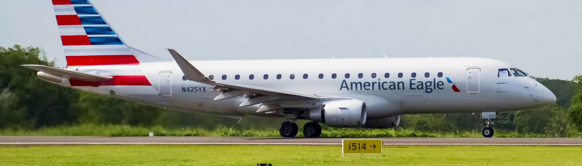 ERJ-175LR American Eagle N425YX