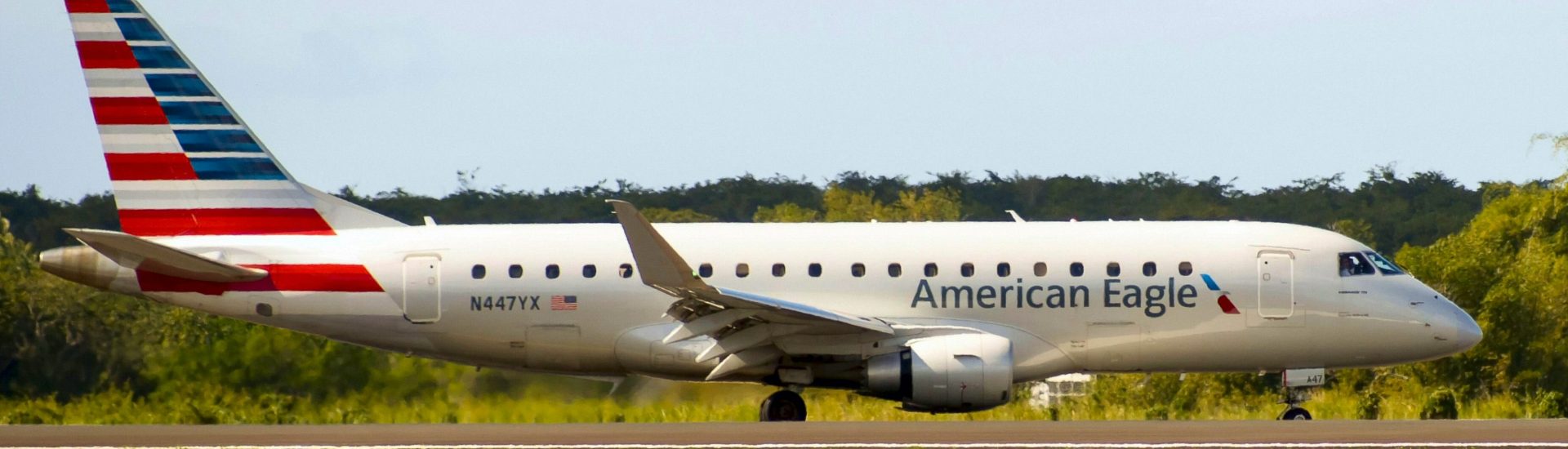 ERJ-175LR American Eagle N447YX