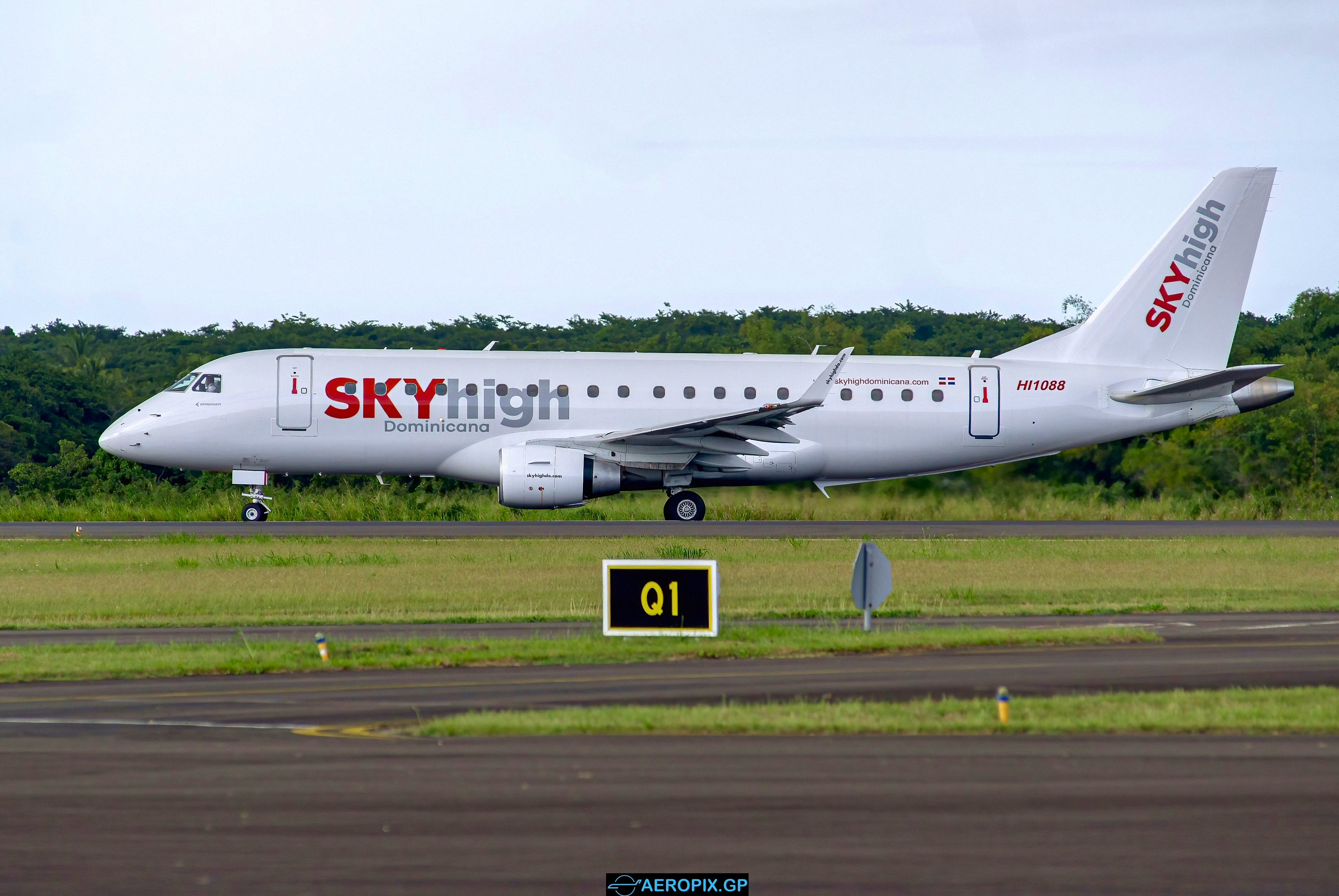 ERJ-175STD Sky High HI1088