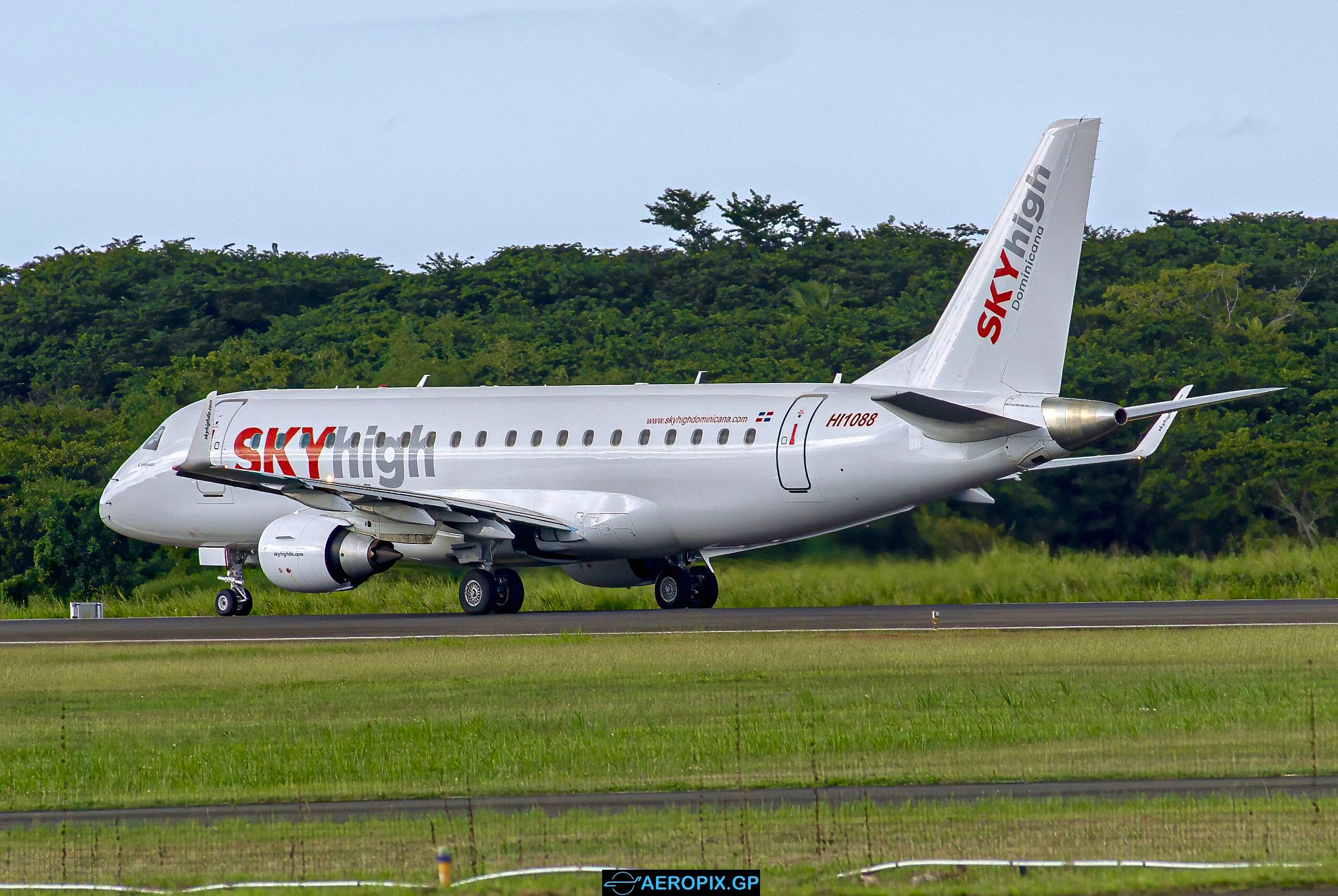 ERJ-175STD Sky High HI1088