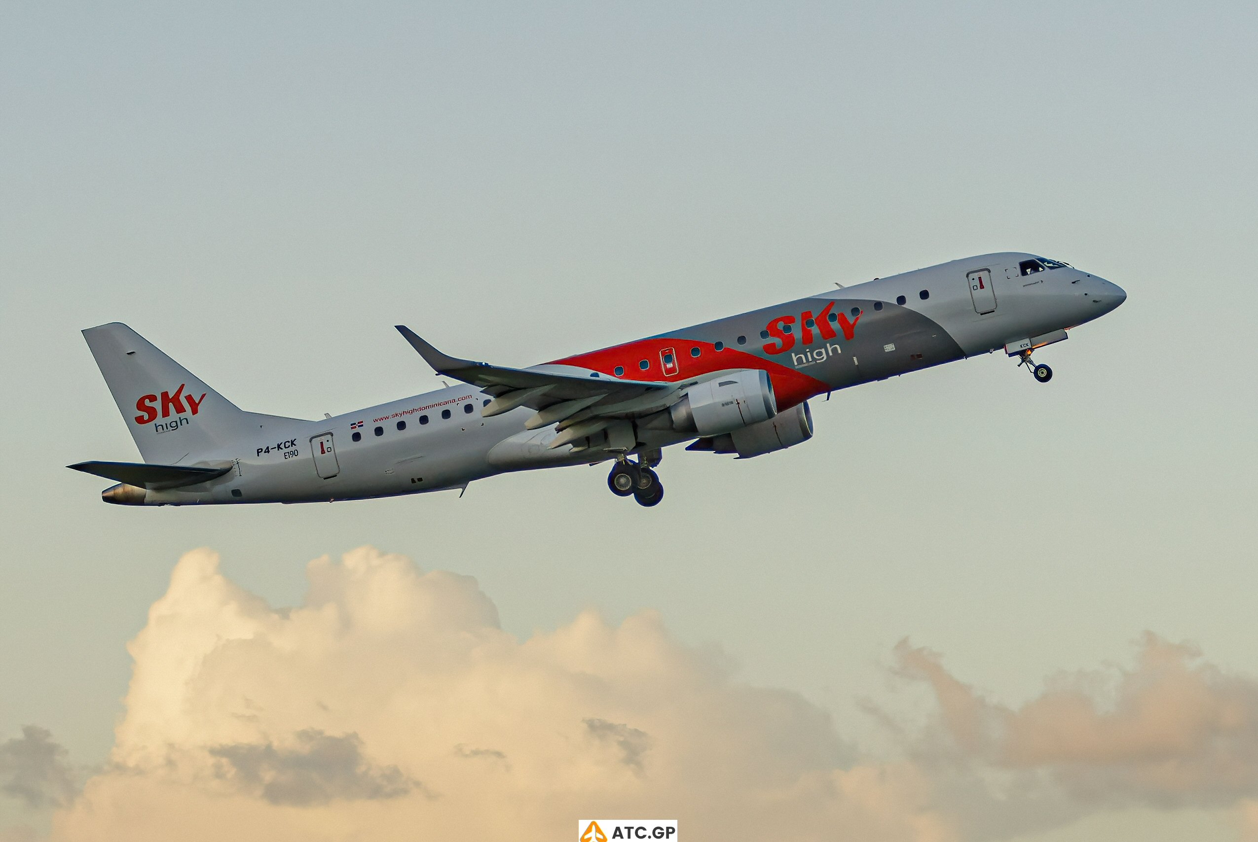 ERJ-190LR Sky High P4-KCK