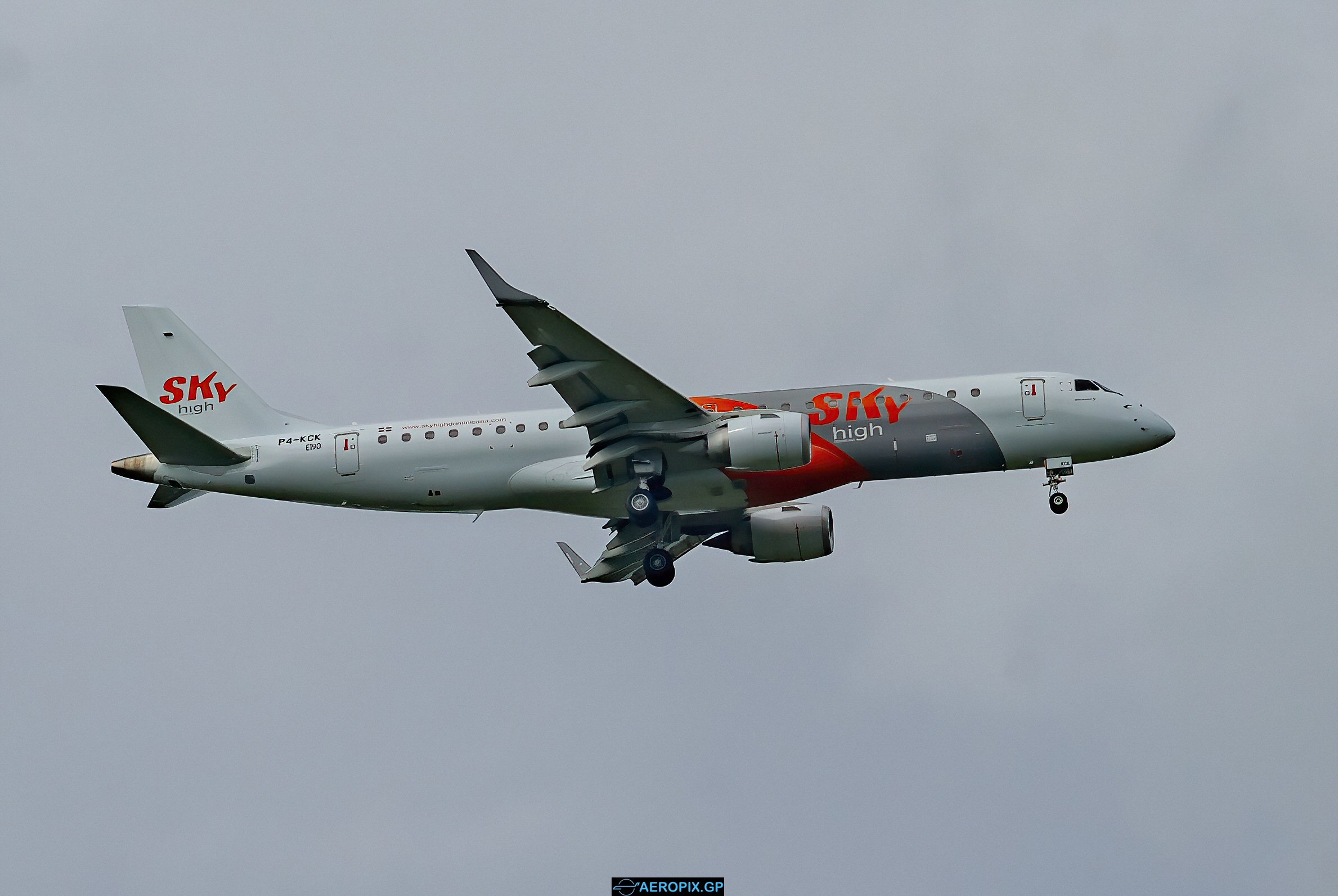 ERJ-190LR Sky High P4-KCK