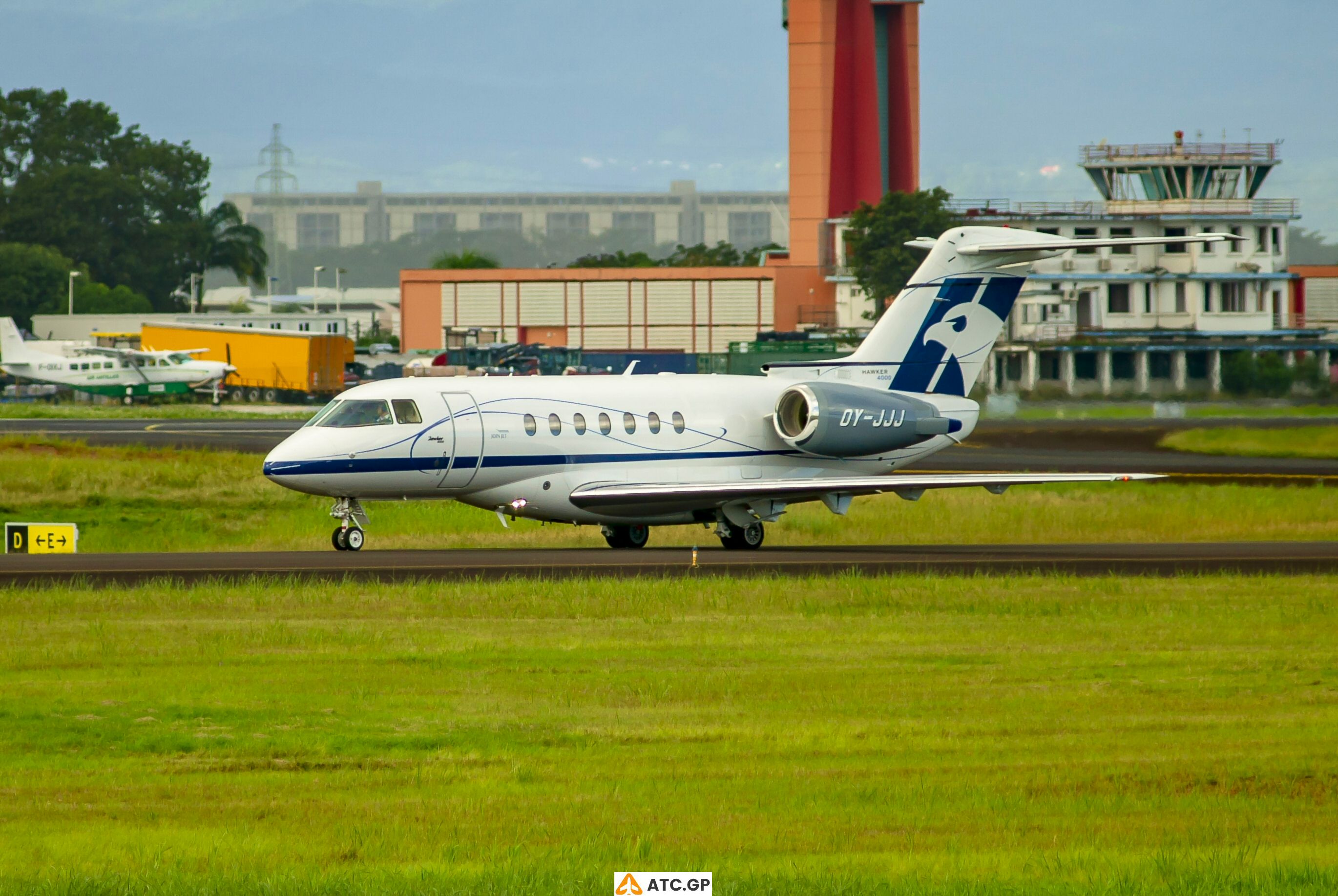 Hawker 4000 Sun-Air OY-JJJ